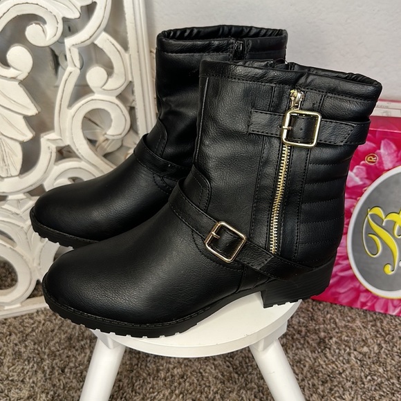 ✨ MYSTERY SHOE BOX ✨ mixed sizes, PERFECT FOR RESALE OR GIFTING for holidays ✨ - Picture 9 of 16